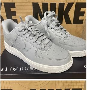 Nike Air Force 1 Premium (Women)